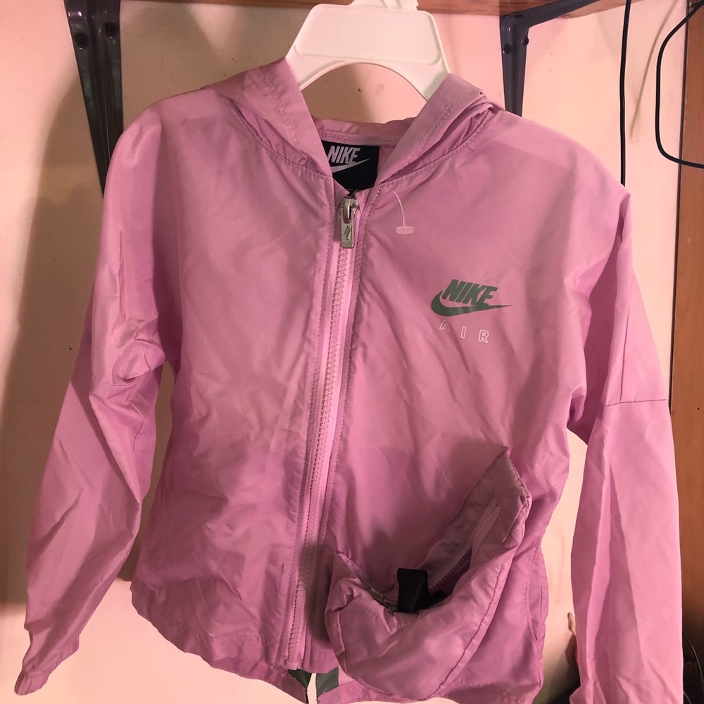 NWT NIKE PACKABLE WINDBREAKER